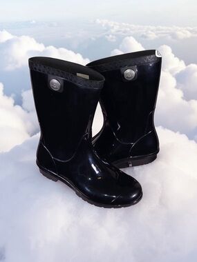 UGG Rain ☔️ boots Size 7 💖